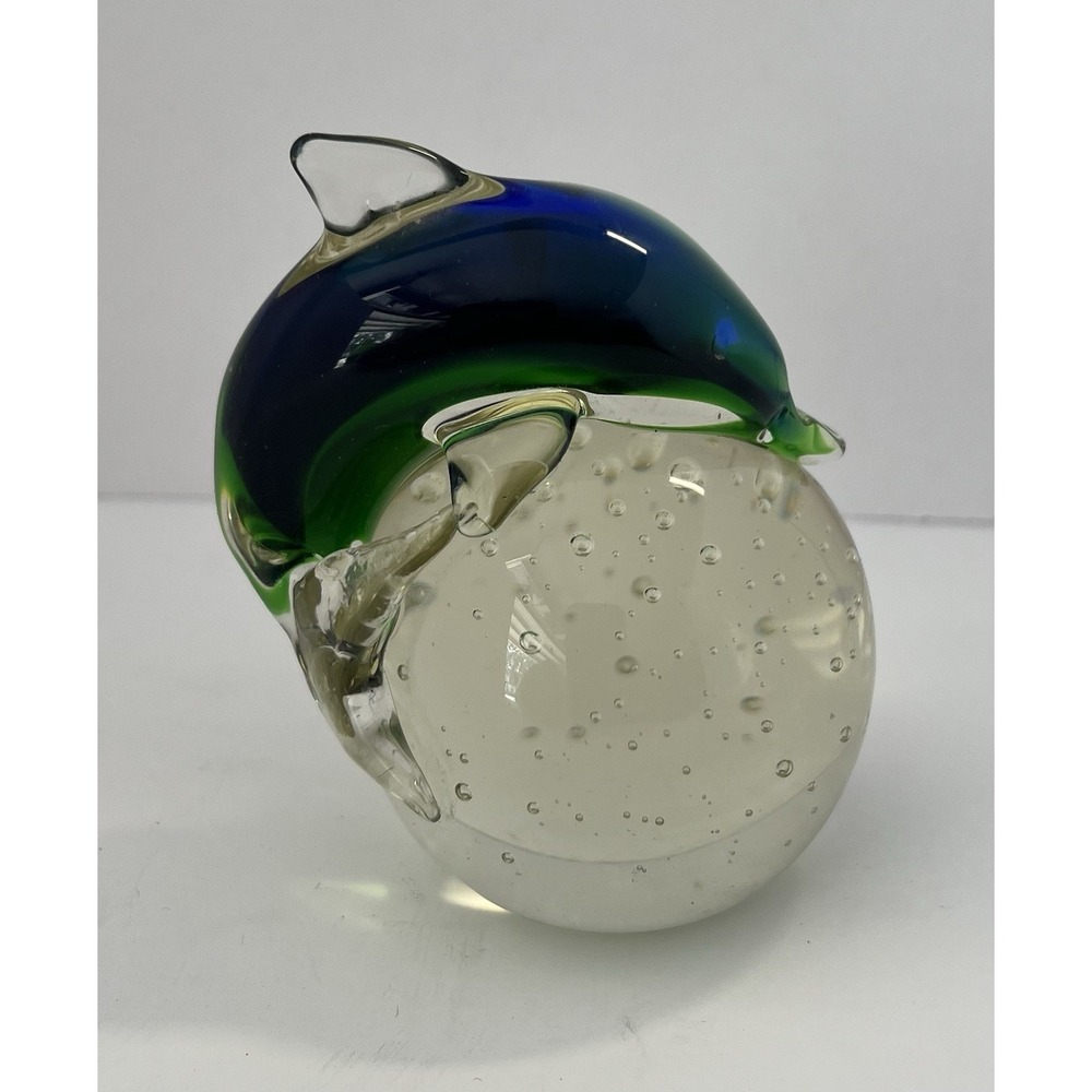 ART‎ GLASS DOLPHIN BLUE / GREEN ON CONTROLLED BUBBLE PAPERWEIGHT